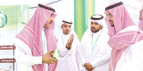  نائب أمير منطقة حائل خلال زيارته الجناح