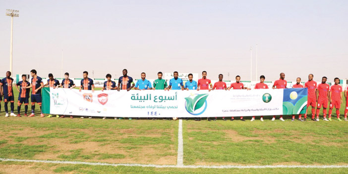  الصورة تظهر سوء أرضية الملعب