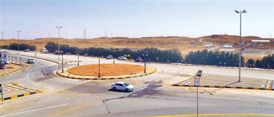 بلدية المجمعة تنهي تطوير دوار طريق الملك فهد 