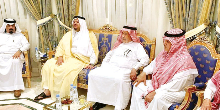  الأمير محمد بن عبدالرحمن يقدم العزاء لأسرة خصيفان