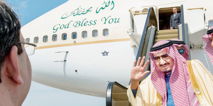  خادم الحرمين الشريفين خلال مغادرته تونس