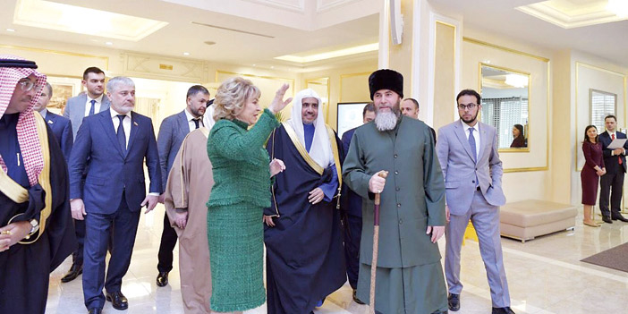  رئيسة مجلس الشيوخ الروسي لدى استقبالها د. العيسى في مقر المجلس بموسكو