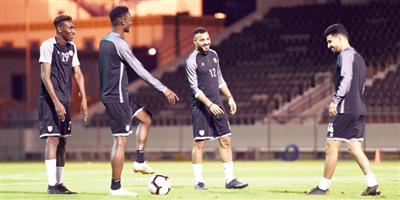 الشباب يعاود تدريباته ويبدأ تحضيراته للحزم 