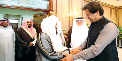  رئيس الوزراء الباكستاني مستقبلاً إمام المسجد الحرام