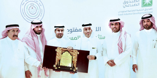  الغرفة تكرم المعجل