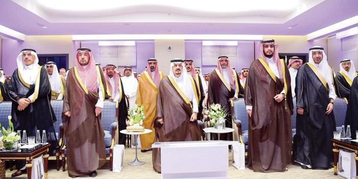  أمير منطقة الرياض خلال افتتاحه برج مصرف الراجحي