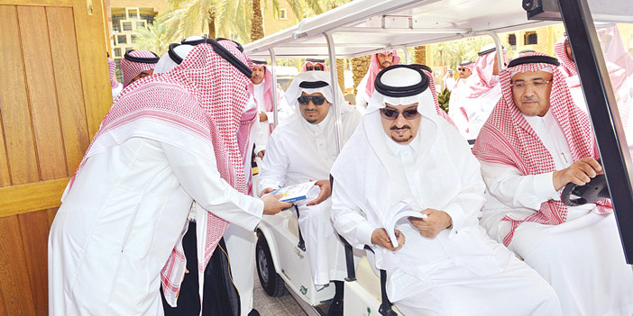  أمير الرياض ونائبه خلال التدشين