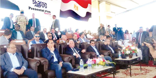 رئيس الوزراء المصري يفتتح مضمار الهجن الدولي بشرم الشيخ 