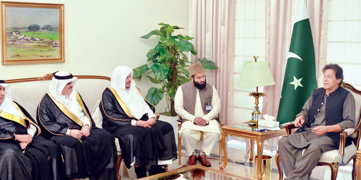  رئيس مجلس الوزراء الباكستاني خلال لقائه رئيس مجلس الشورى