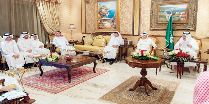  أمير منطقة الباحة خلال ترؤسه الاجتماع