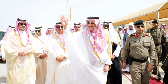  سموه خلال لقائه الأهالي