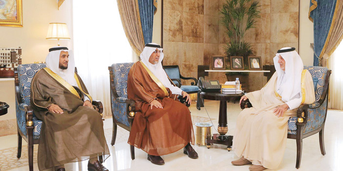  الأمير خالد الفيصل خلال استقباله د. القصبي