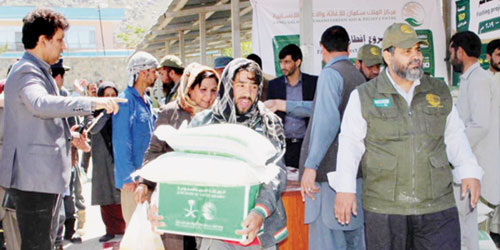 توزيع سلال غذائية للشعب الأفغاني ولأسر الأيتام في المحافظات اليمنية 