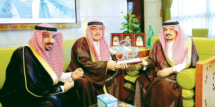  أمير منطقة الرياض يستقبل رئيس مجلس إدارة وقف شباب خير أمة