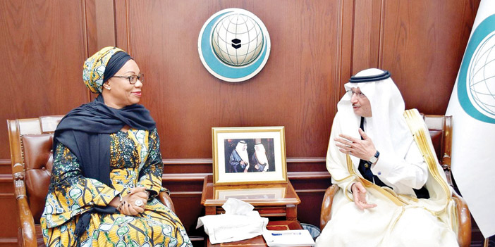  د. العثيمين مستقبلاً وزيرة شؤون المرأة في بوركينا فاسو