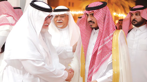  نائب أمير منطقة مكة المكرمة يقدم واجب العزاء