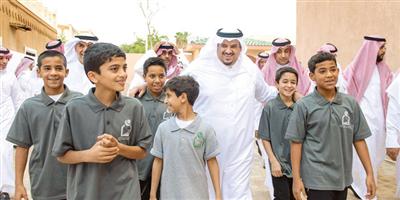 نائب أمير منطقة الرياض يشارك أبناء «إنسان» إفطارهم 