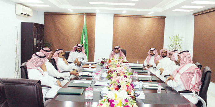  العنزي والسالم أثناء الاجتماع