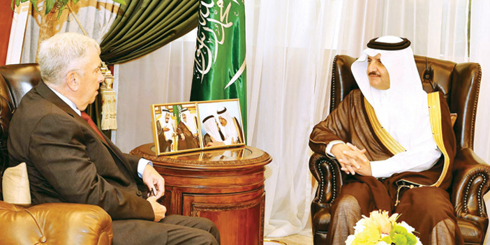  أمير المنطقة الشرقية مستقبلا السفير الأمريكي