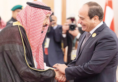  خادم الحرمين خلال لقاءاته بالقادة العرب على هامش الاجتماع