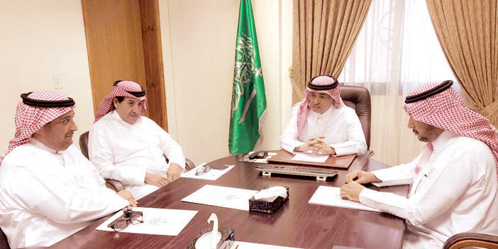  اجتماع المحافظ مع لجنة المناسبات