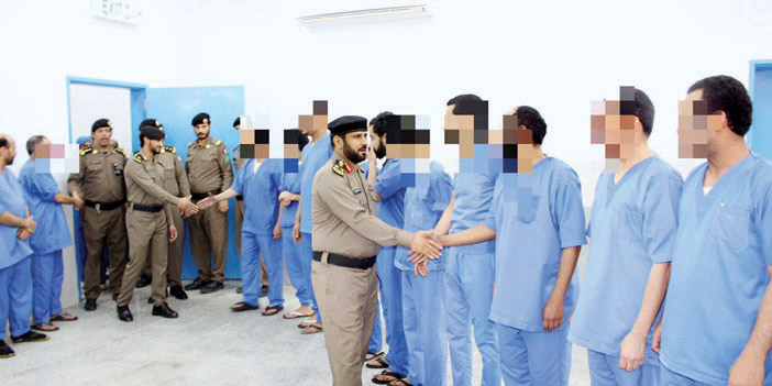 سجون تبوك تقيم حفل معايدة لنزلائها 