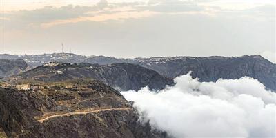 أجواء ماطرة على متنزهات الباحة 