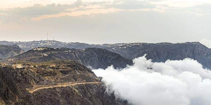 أجواء ماطرة على متنزهات الباحة 