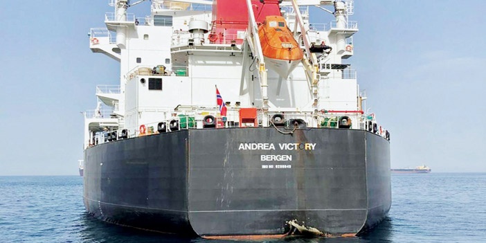  إحدى السفن التي تمت مهاجمتها قبالة ميناء الفجيرة