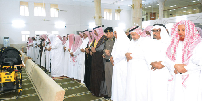  أداء الصلاة على الشيخ المدخلي