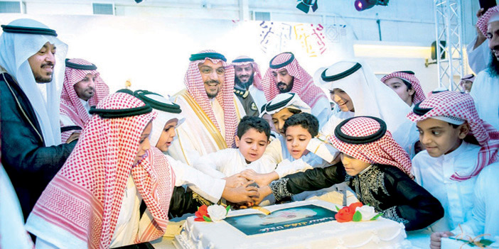 الأمير فيصل بن مشعل يزور الأيتام بمركز طموح بمدينة بريدة 