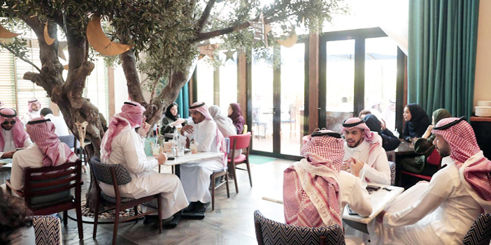 500 مطعم ومقهى تتزين بهوية «موسم العيد» 