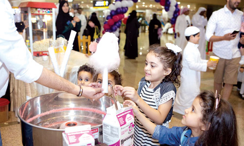  من فعاليات الاحتفال بالعيد في عدد من المطارات