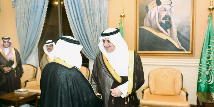  أمير منطقة تبوك خلال لقائه الأهالي