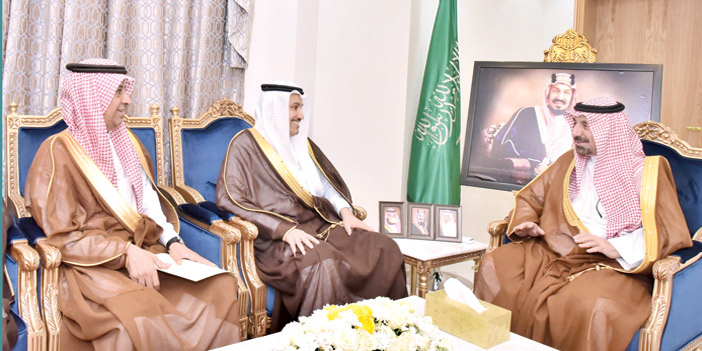  سمو أمير نجران خلال لقائه مدير «الخطوط السعودية»