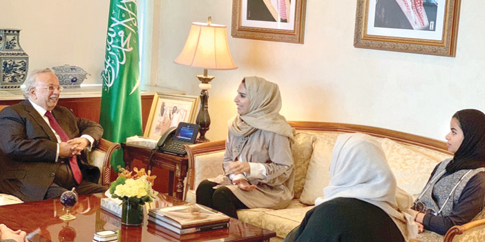  المعلمي خلال استقباله الوفد