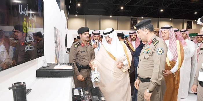  وكيل إمارة الشرقية خلال جولته في المعرض