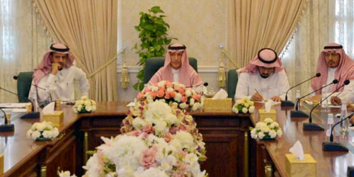 أمين الطائف يبحث تطوير الاستثمارات في 10 بلديات مرتبطة 