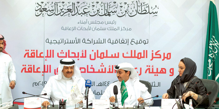  الأمير سلطان بن سلمان خلال رعايته توقيع الشراكة