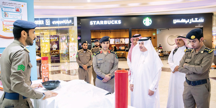  جانب من زيارة محافظ عنيزة للمعرض