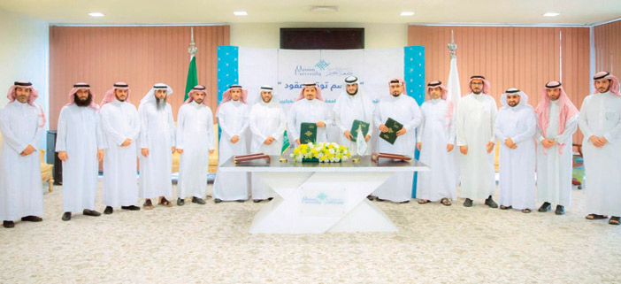  من مراسم توقع العقدين بالجامعة