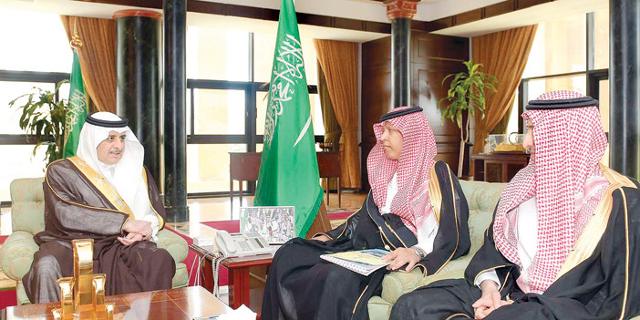  جانب من لقاء أمير تبوك مع المقاولين