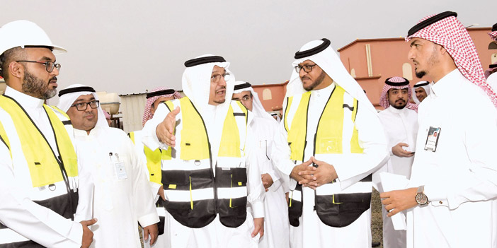  وزير التعليم خلال زيارته التفقدية