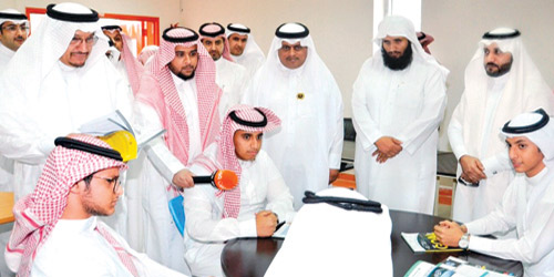  عرض طلاب عسير أمام معالي الوزير