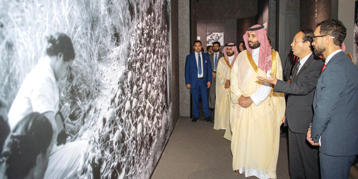  سمو ولي العهد خلال زيارته متحف هيروشيما التذكاري للسلام