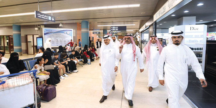 وفد الشورى يطلع على سير الخدمات في مطار أبها الدولي 