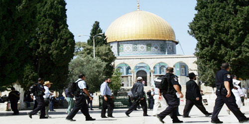 المحتلون اليهود يقتحمون المسجد الأقصى 