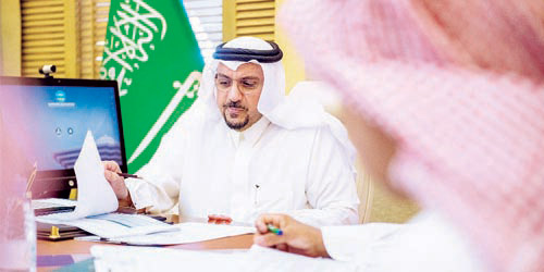  يستعرض سموه خلال الاجتماع نتائج توصيات الاجتماع السابق