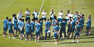 الأهلي يغادر إلى النمسا بقائمة خلت من عواجي والزين ودياز 