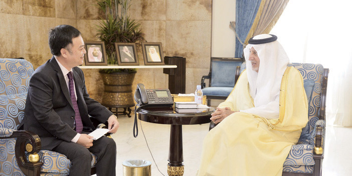  أمير منطقة مكة خلال استقباله السفير الصيني لدى المملكة